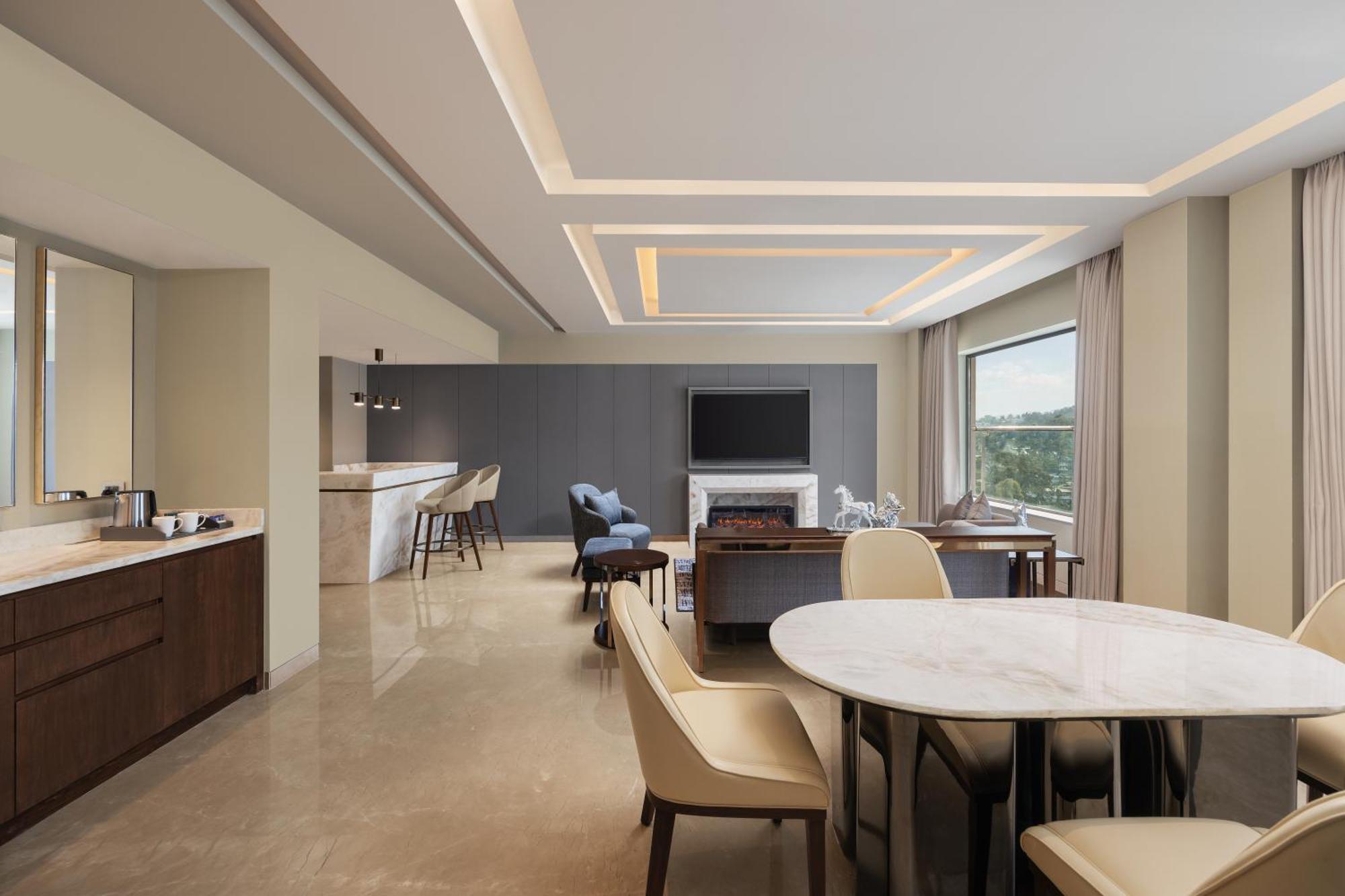 Hotel Courtyard By Marriott Shillong Exterior foto