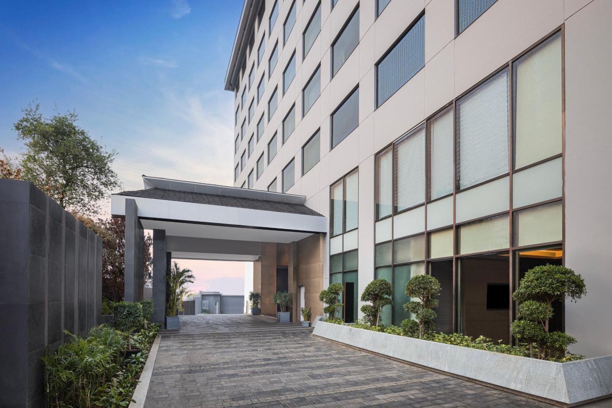 Hotel Courtyard By Marriott Shillong Exterior foto
