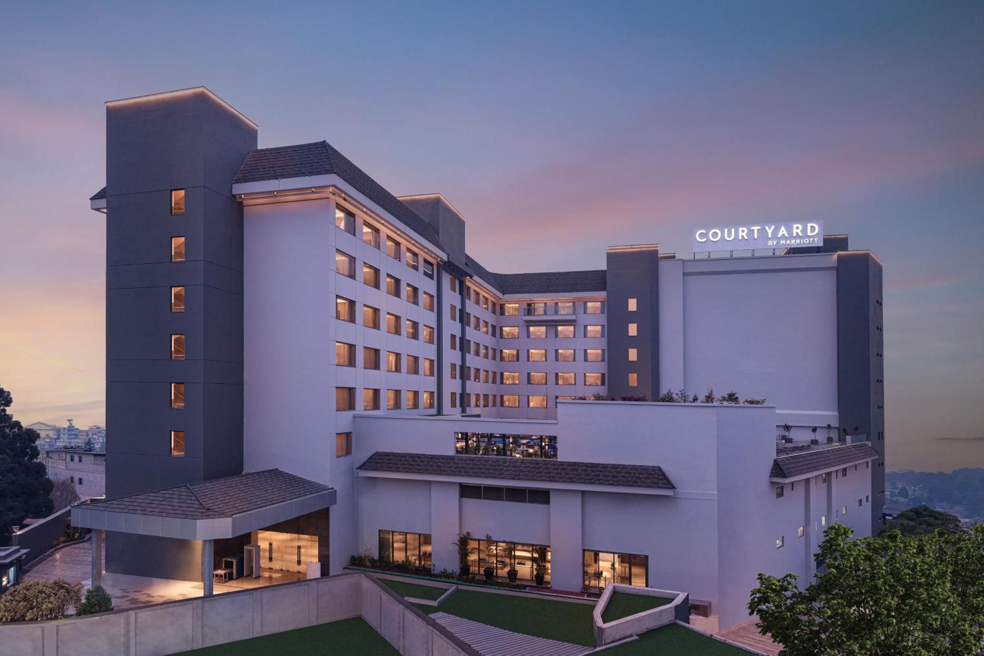 Hotel Courtyard By Marriott Shillong Exterior foto