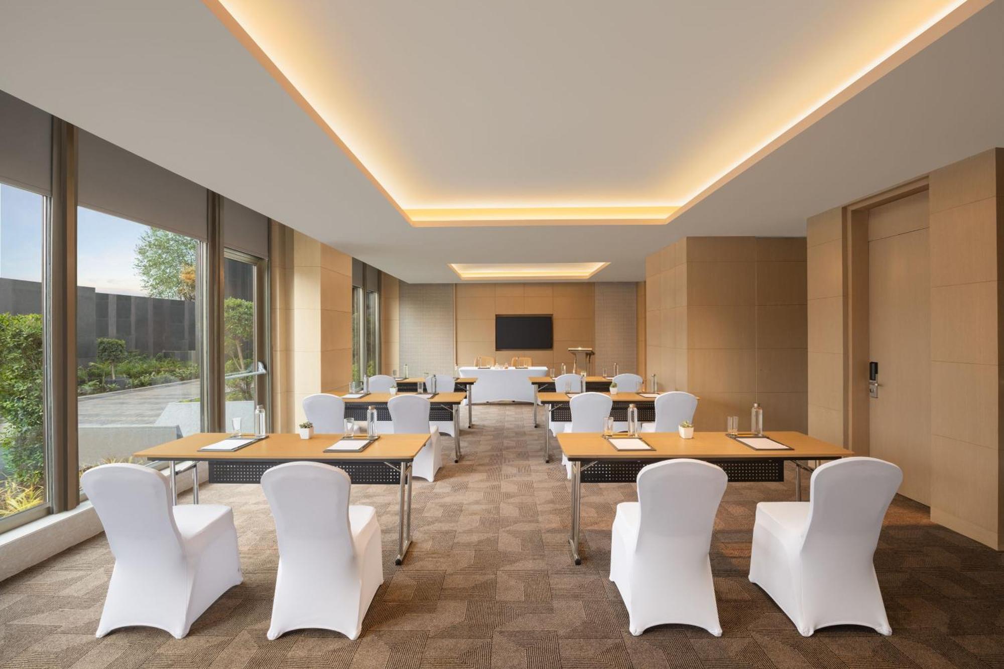 Hotel Courtyard By Marriott Shillong Exterior foto