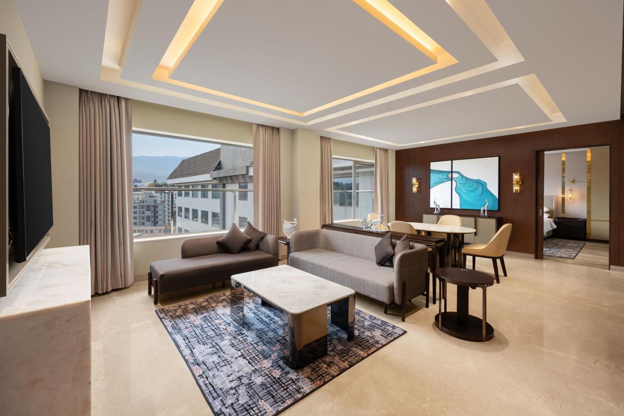 Hotel Courtyard By Marriott Shillong Exterior foto